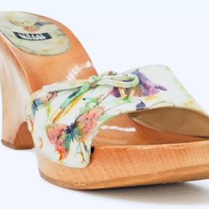 Vintage Stuart Weizman Women’s Butterfly Banded Wood Heel Wedge Slide, Size 8